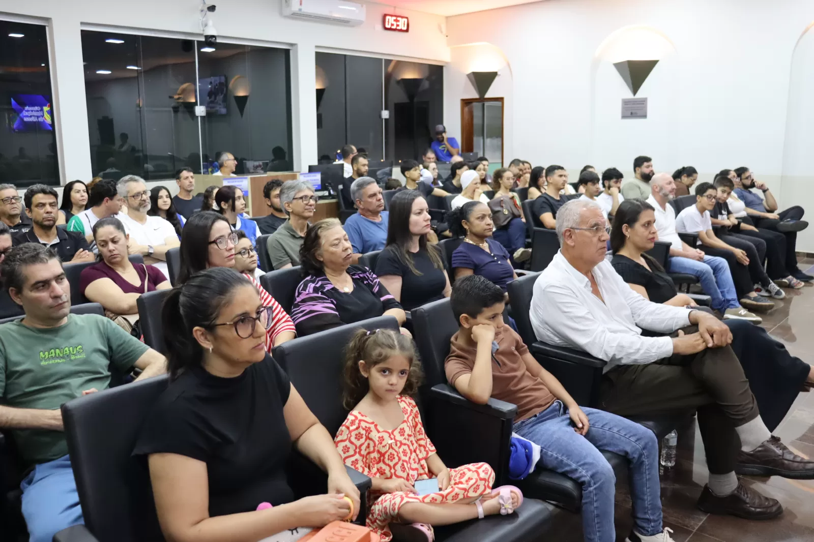 Câmara de Alfenas analisa propostas sobre educação, saúde mental e valorização profissional