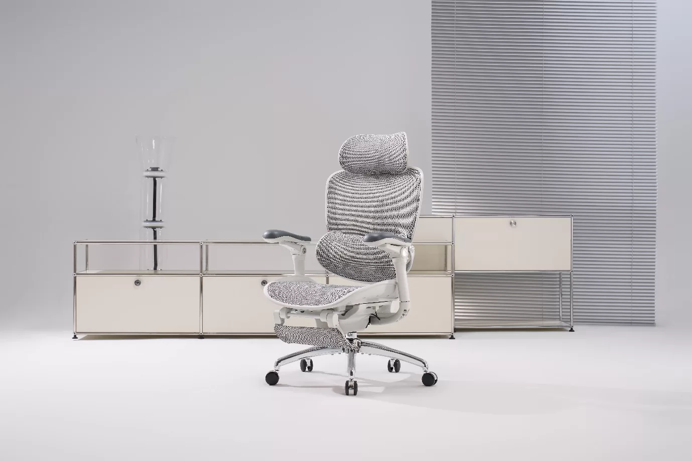 Sihoo apresenta cadeiras ergonômicas H300 Pro e Doro C300 Pro V2 na ORGATEC 2026