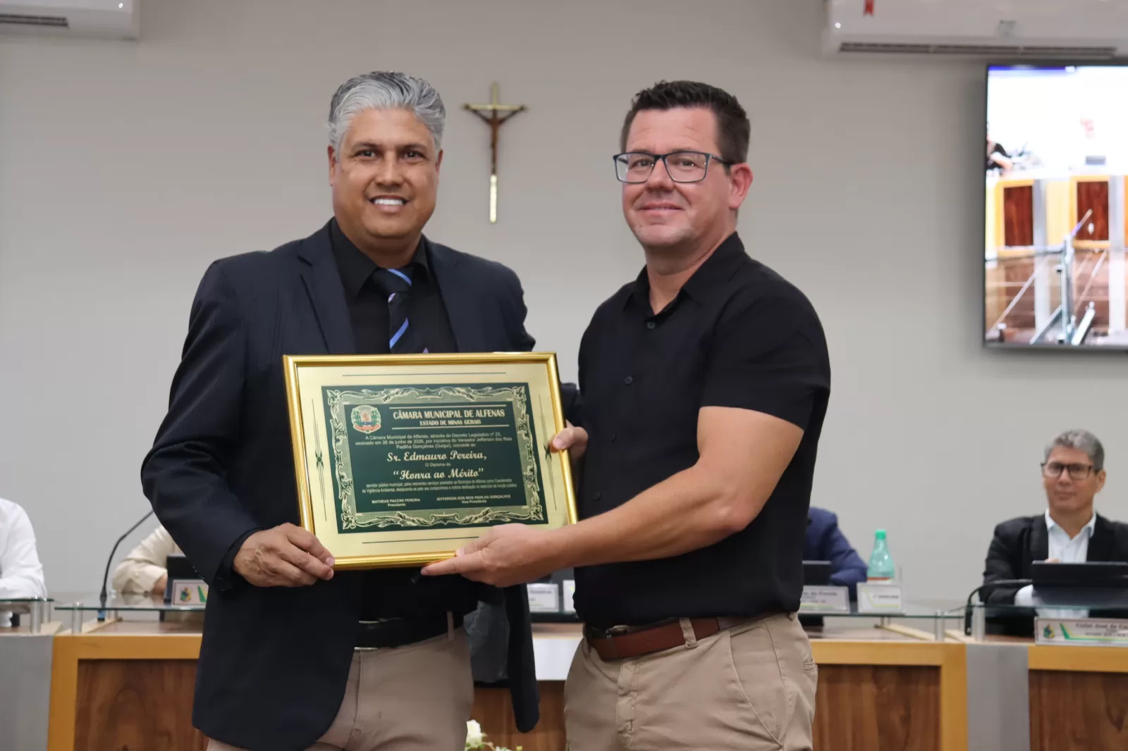 Edimauro Pereira recebe Diploma de Honra ao Mérito por atuação na saúde pública em Alfenas