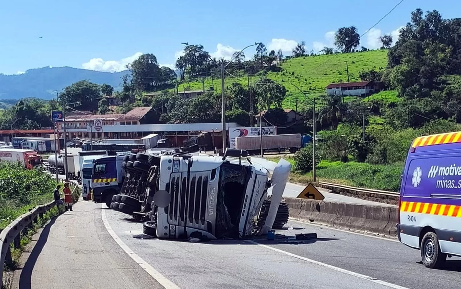Acidentes deixam dois feridos e mobilizam equipes em rodovias e vias do Sul de Minas