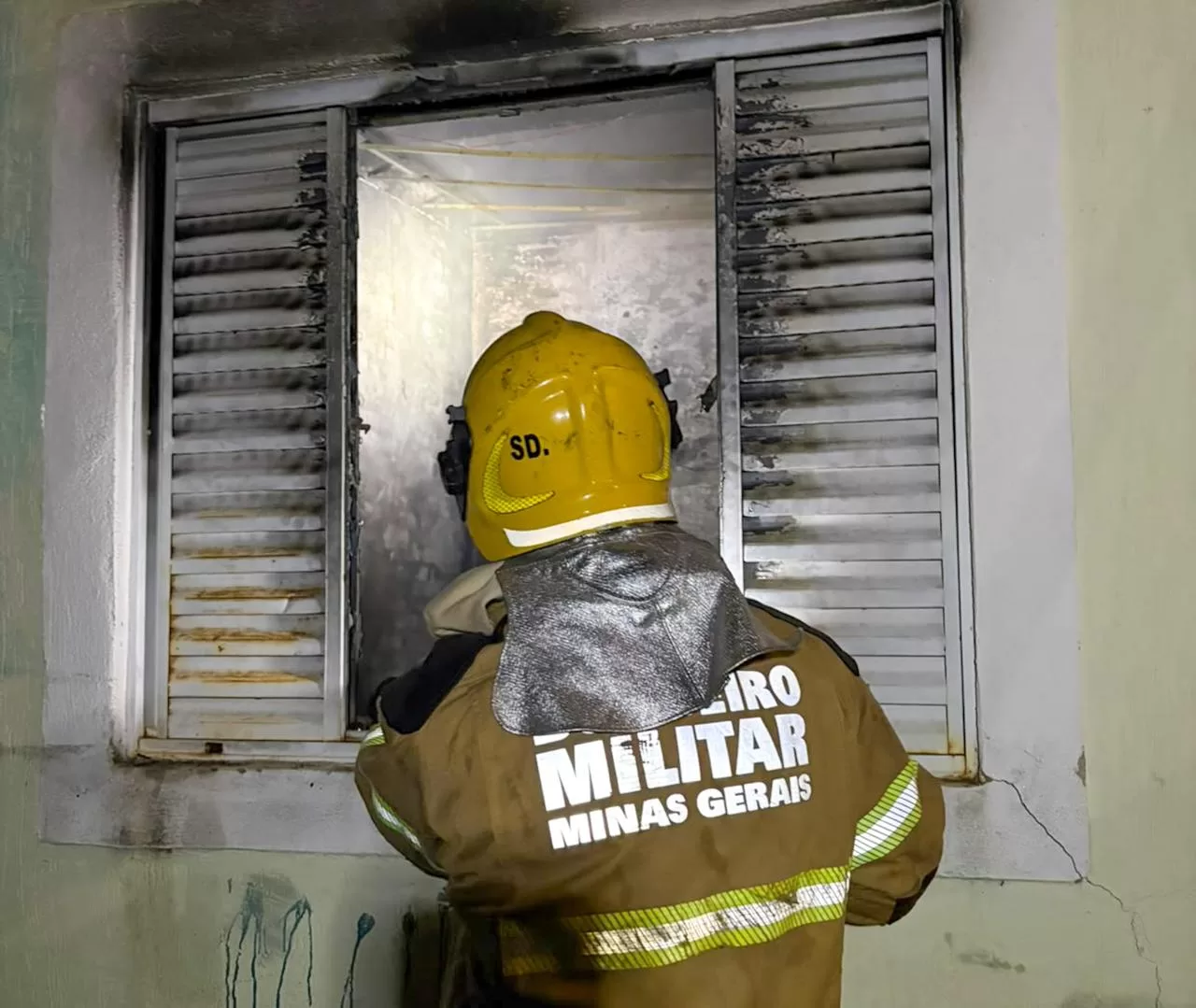 Incêndio atinge casa na Vila Borges, em Alfenas; bombeiros não encontram vítimas