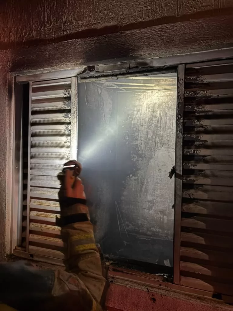 Incêndio atinge casa na Vila Borges, em Alfenas; bombeiros não encontram vítimas