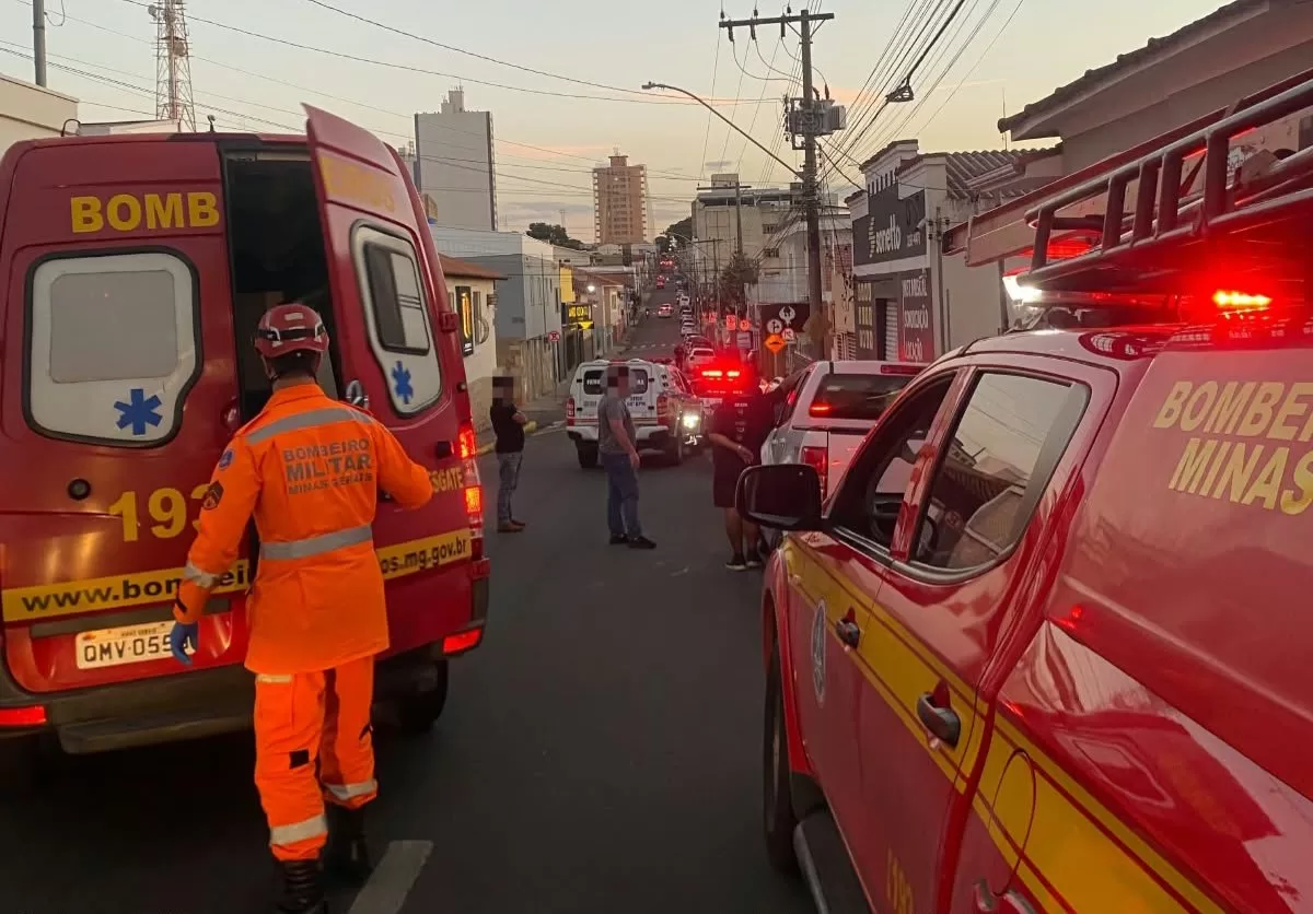 Motociclista de 21 anos fica ferido após queda no Centro de Alfenas
