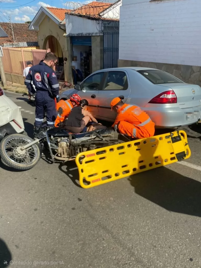 Motociclista de 19 anos fica gravemente ferido em acidente com duas motos e carro em Alfenas