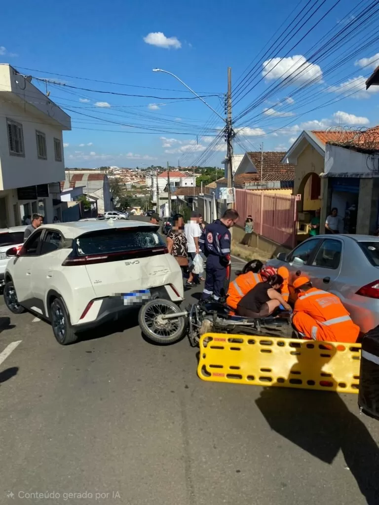 Motociclista de 19 anos fica gravemente ferido em acidente com duas motos e carro em Alfenas