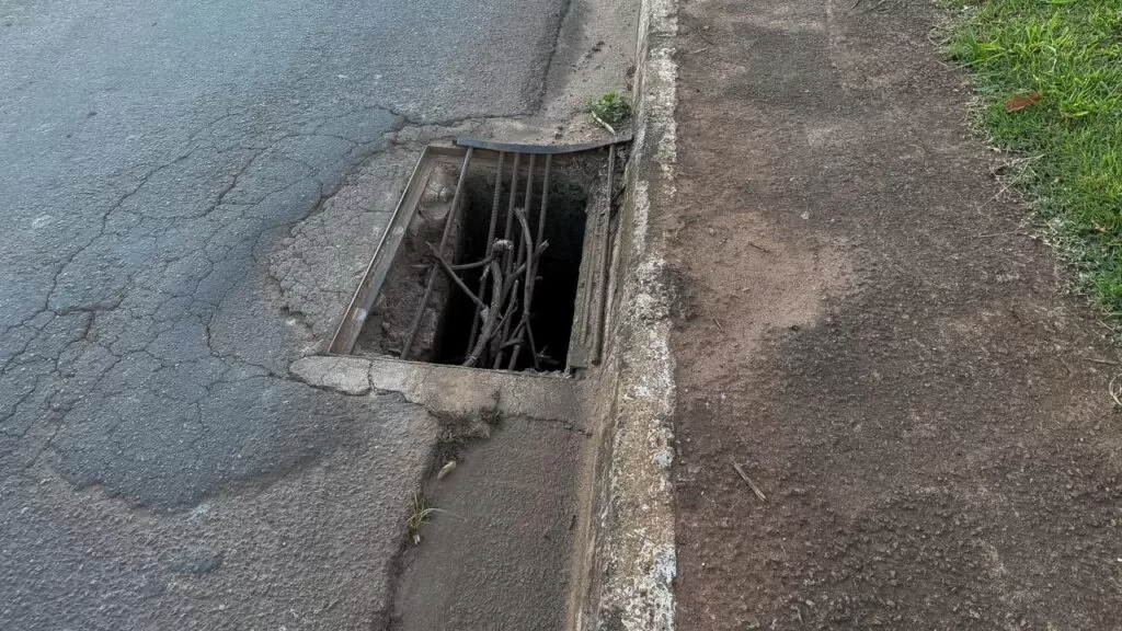 Distrito Industrial de Alfenas enfrenta buracos, mato alto e falta de segurança
