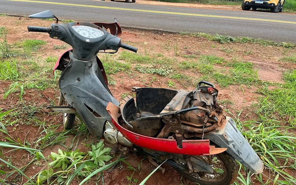 Motociclista fica gravemente ferida após acidente na MG-344, em Cássia (MG) — Foto: Helder Almeida