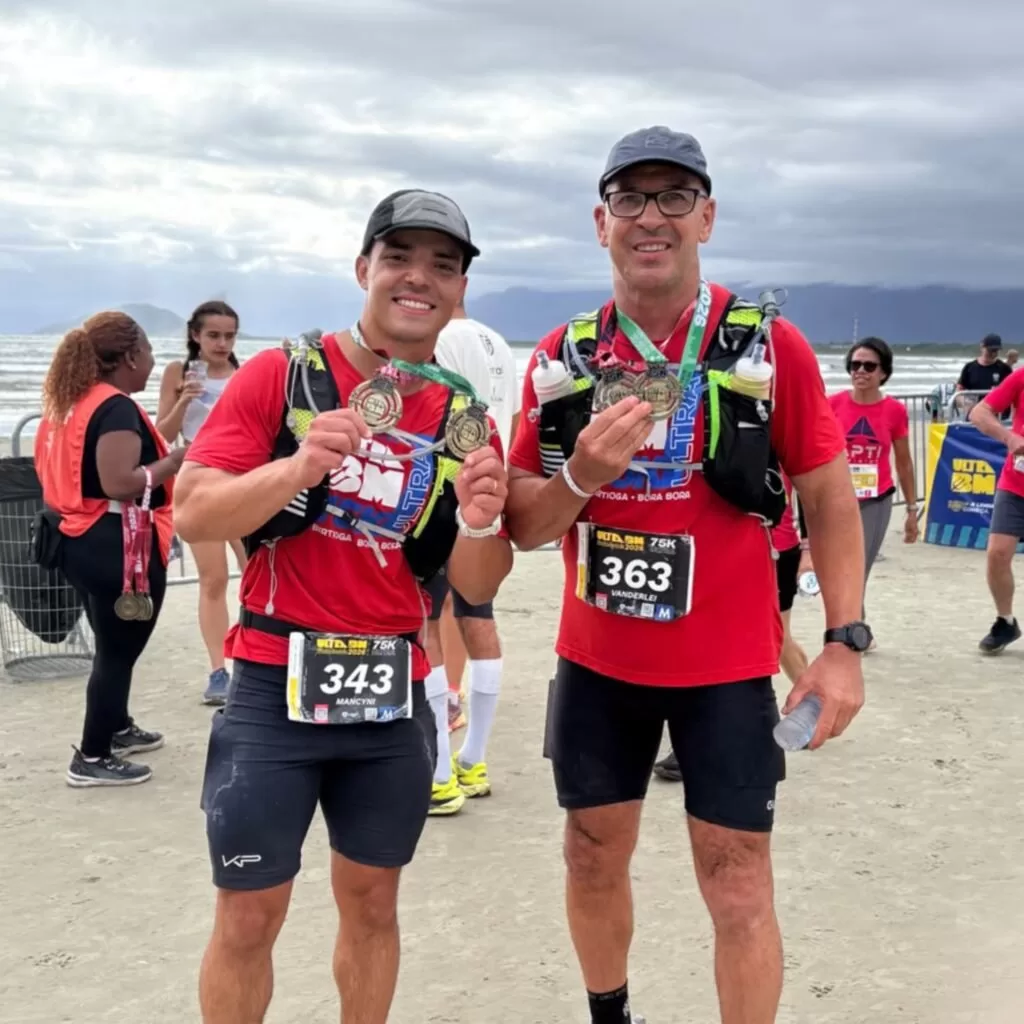 Atletas de Alfenas concluem ultramaratona de 75 km sob chuva no litoral paulista