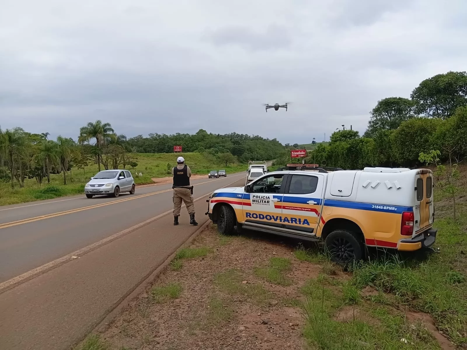 Polícia Militar Rodoviária usa drones para fiscalizar ultrapassagens proibidas em Alfenas