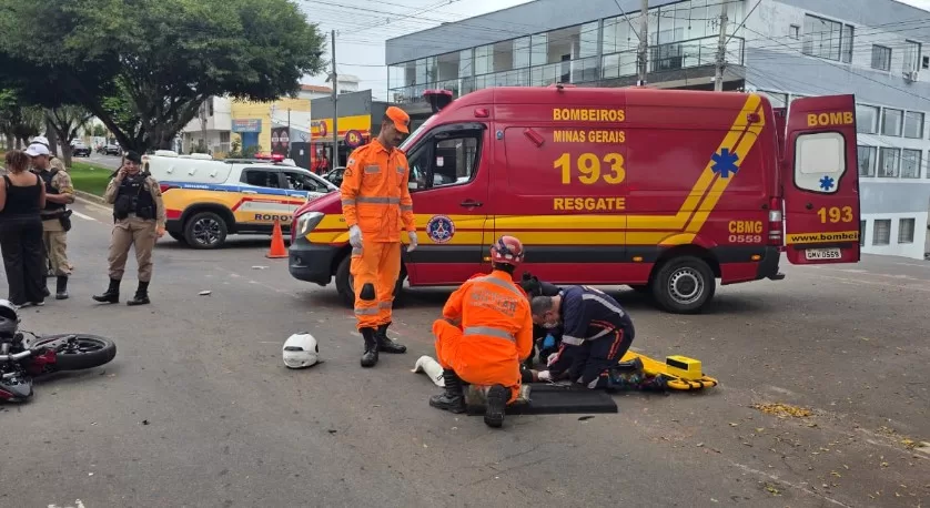 Acidente na Avenida Governador Valadares deixa motociclista gravemente ferido e provoca fuga do motorista