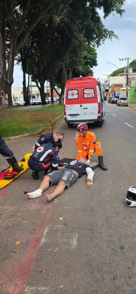 Acidente na Avenida Governador Valadares deixa motociclista gravemente ferido e provoca fuga do motorista