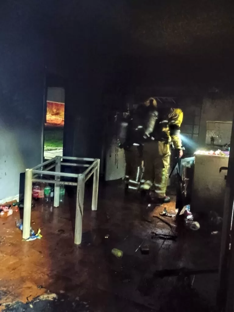 Incêndio em residência na zona rural de Alfenas é controlado pelos Bombeiros