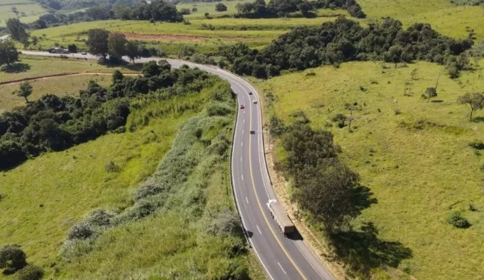 Obras em rodovias de Alfenas reforçam segurança e recuperação do pavimento