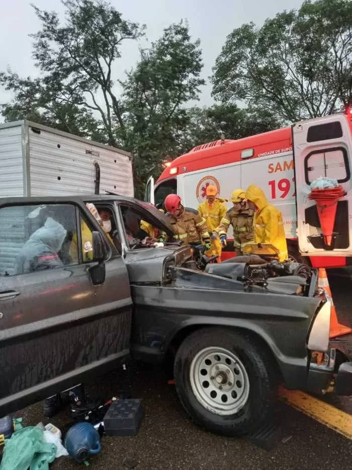 Acidente na MGC-491 em Alfenas deixa motorista preso às ferragens com fraturas