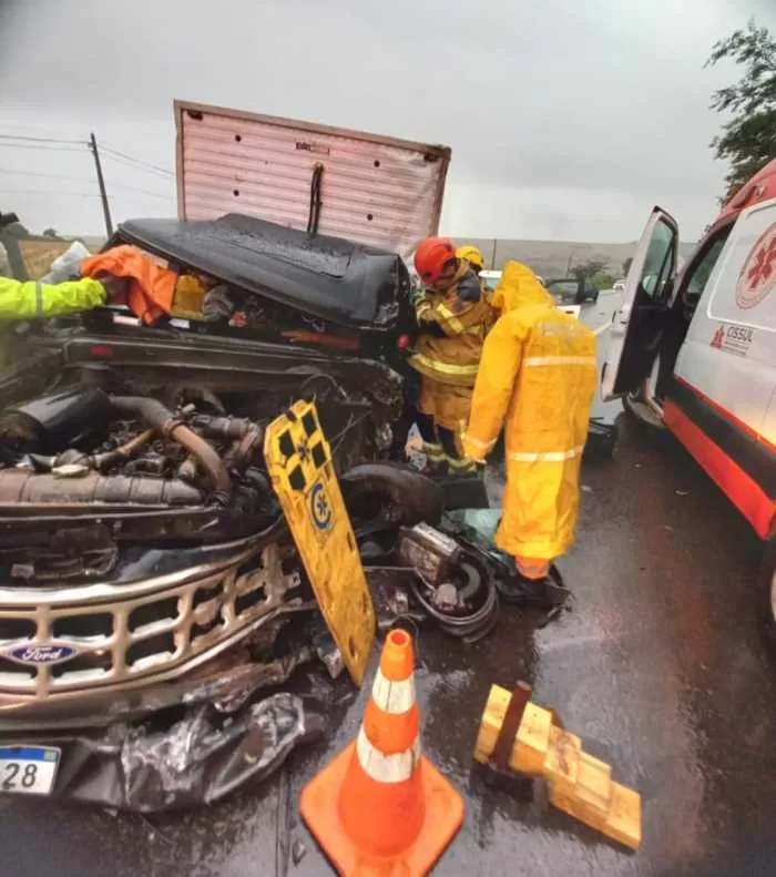 Acidente na MGC-491 em Alfenas deixa motorista preso às ferragens com fraturas
