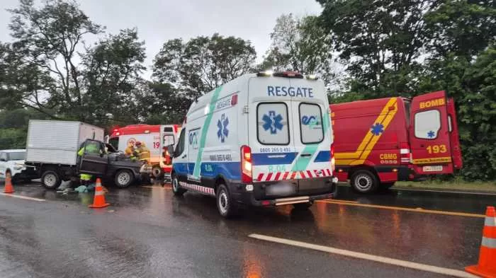 Acidente na MGC-491 em Alfenas deixa motorista preso às ferragens com fraturas