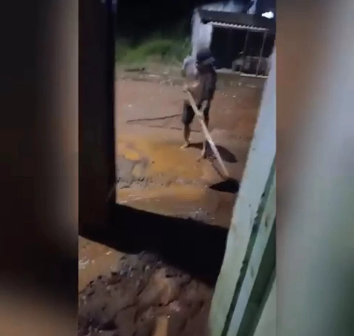 Moradores do Jardim São Carlos enfrentam alagamentos devido a obras inacabadas na prefeitura de Alfenas
