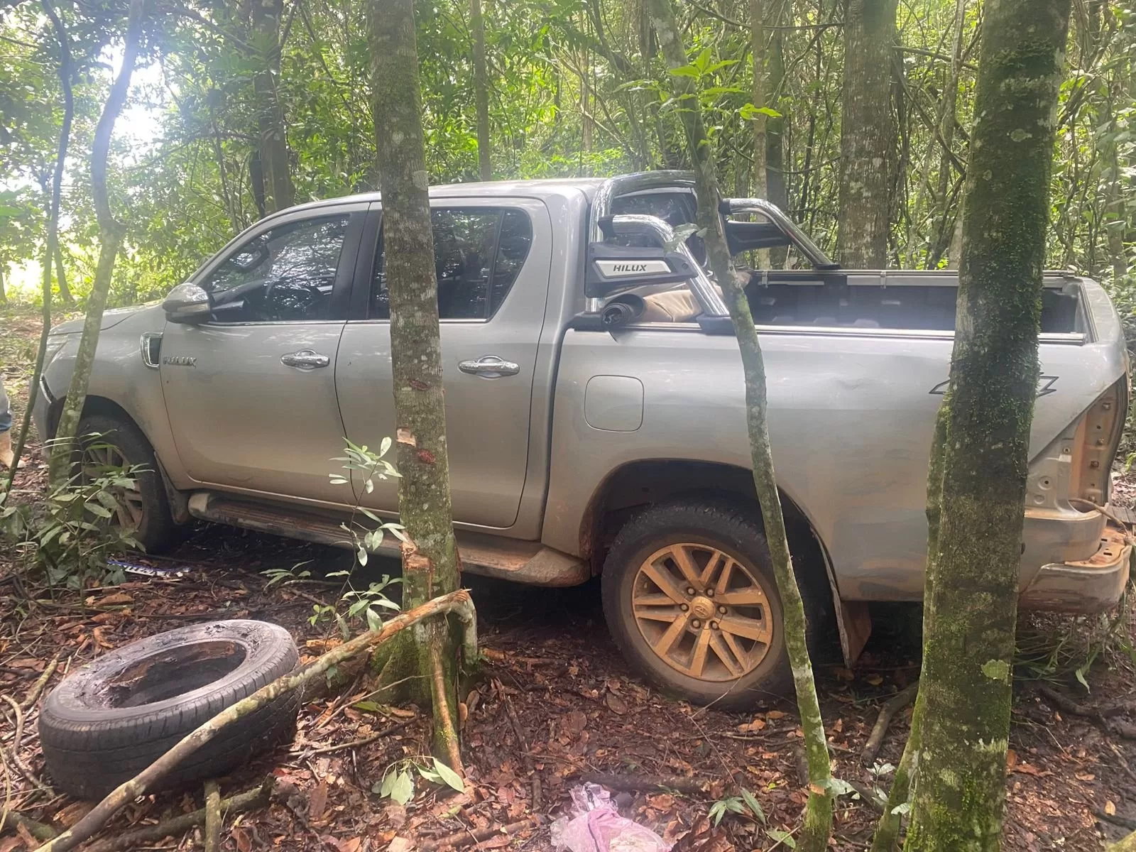 Polícia recupera caminhonete furtada e apreende equipamento suspeito na zona rural de Alfenas