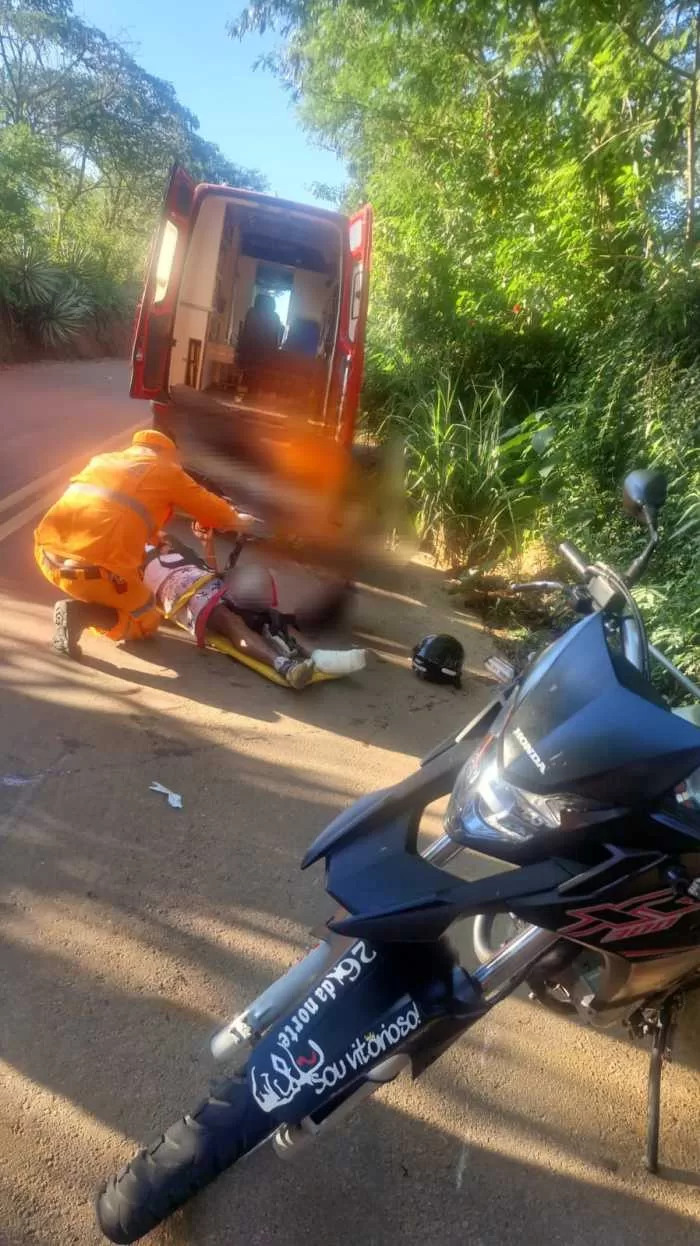 Motociclista de 51 anos fica ferido em colisão na Estrada da Harmonia, zona rural de Alfenas