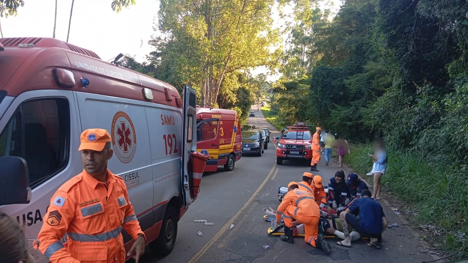 Acidente com motocicleta mobiliza Bombeiros e SAMU na AMG-1540 entre Alfenas e Fama
