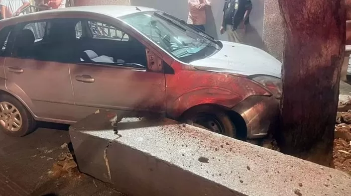 Motorista embriagado invade contramão e causa acidente em frente ao Velório Municipal de Alfenas