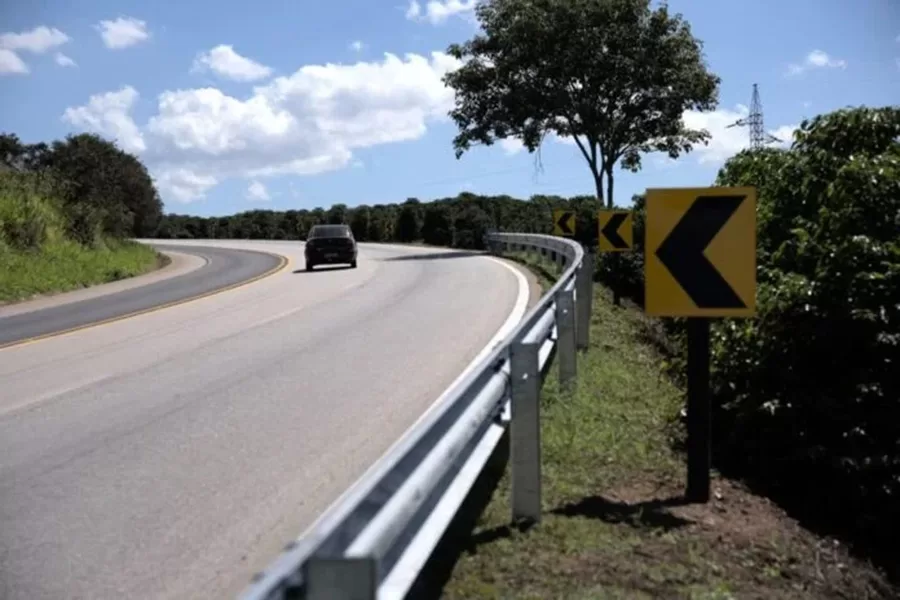 Obras de manutenção e sinalização em rodovias do Sul de Minas incluem melhorias em Alfenas