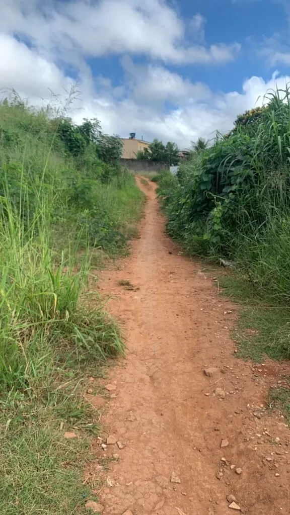 Moradores de Alfenas denunciam abandono e riscos em trecho conhecido como 'Pontinha'