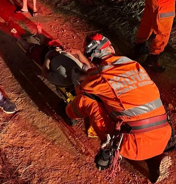 Acidente na BR-369 em Alfenas deixa três pessoas feridas após perda de controle do veículo