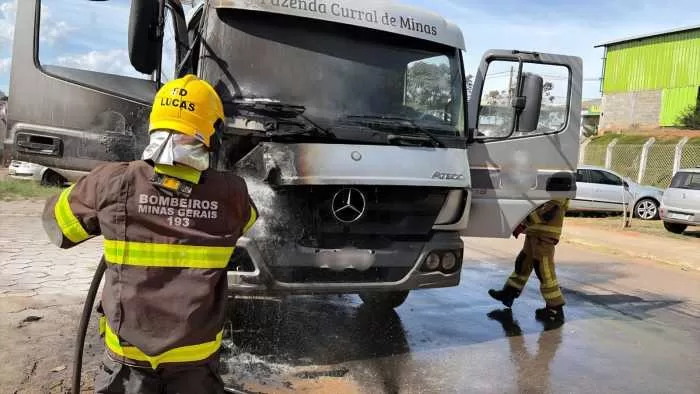 Acidente na BR-369 em Alfenas deixa três pessoas feridas após perda de controle do veículo