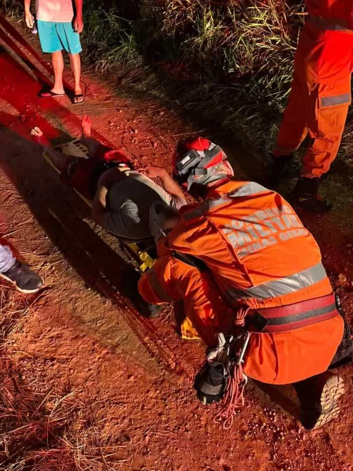 Acidente na BR-369 em Alfenas deixa três pessoas feridas após perda de controle do veículo