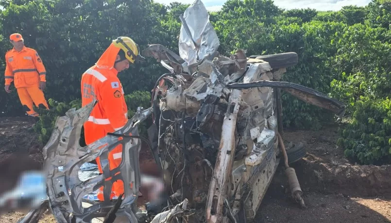 Colisão frontal na MGC-179 deixa uma pessoa morta em Alfenas