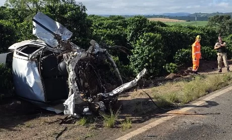 Colisão frontal na MGC-179 deixa uma pessoa morta em Alfenas