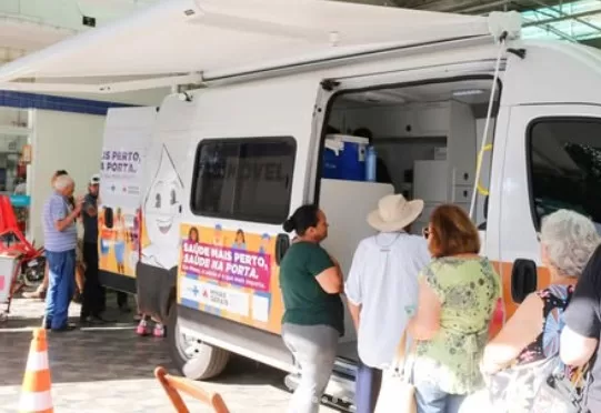Campanha de vacinação contra a gripe em Alfenas avança com ação do Vacimóvel
