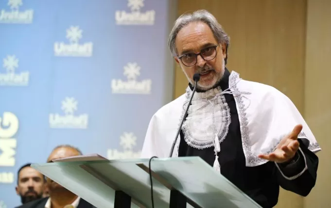 Alessandro Pereira assume reitoria da Unifal com foco na continuidade e desafios estruturais