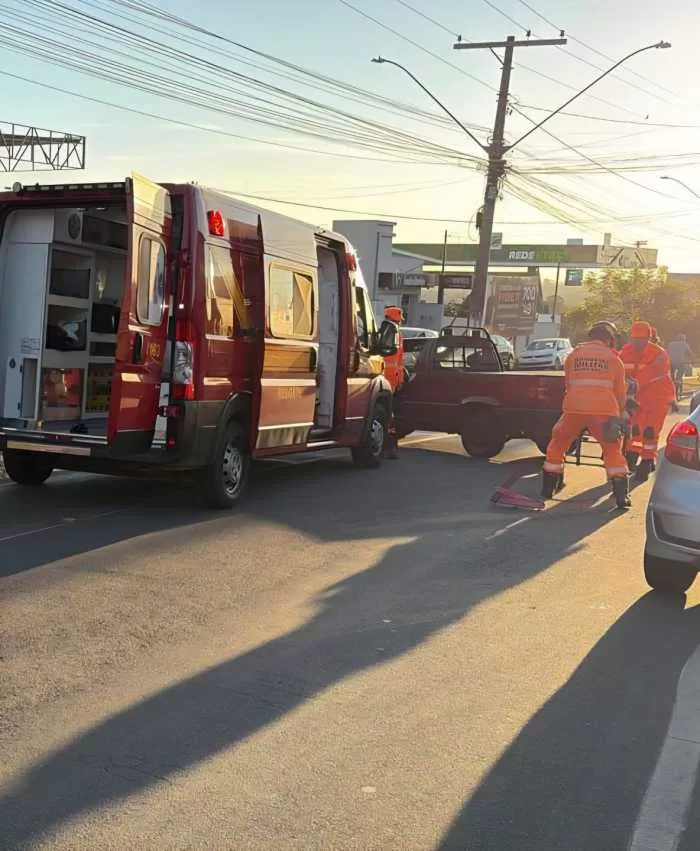 Acidente na Avenida Henrique Munhoz Garcia: Ciclista sofre queda após colisão com veículo em Alfenas