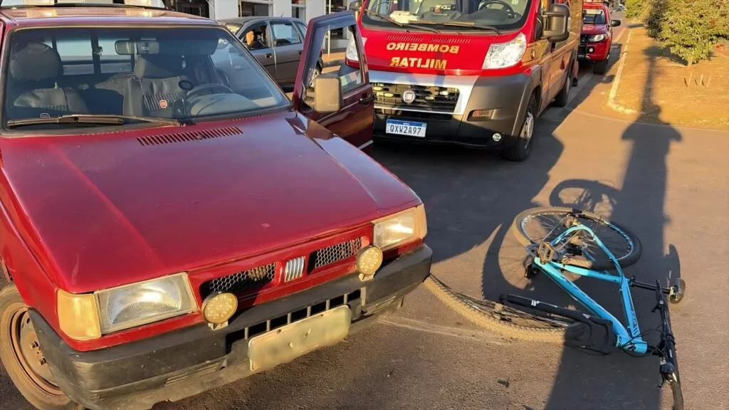 Acidente na Avenida Henrique Munhoz Garcia: Ciclista sofre queda após colisão com veículo em Alfenas