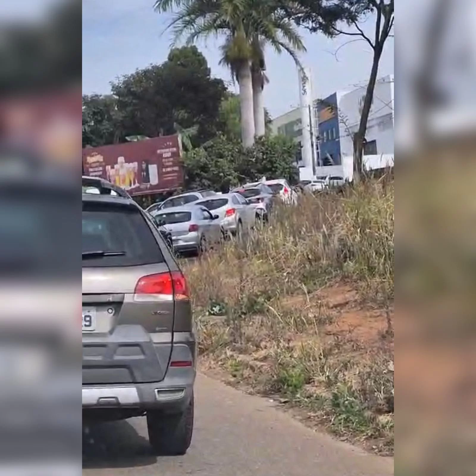 Risco de acidentes aumenta no trevo da Unifenas em Alfenas devido à imprudência no trânsito