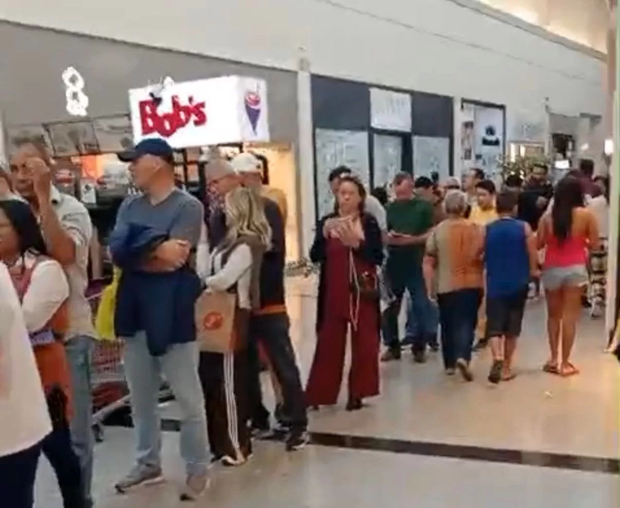 Filas no estacionamento do Via Café Garden Shopping em Varginha geram reclamações