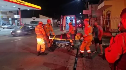 Ciclista de 19 anos fica ferido após atropelamento em Alfenas; motorista foge do local
