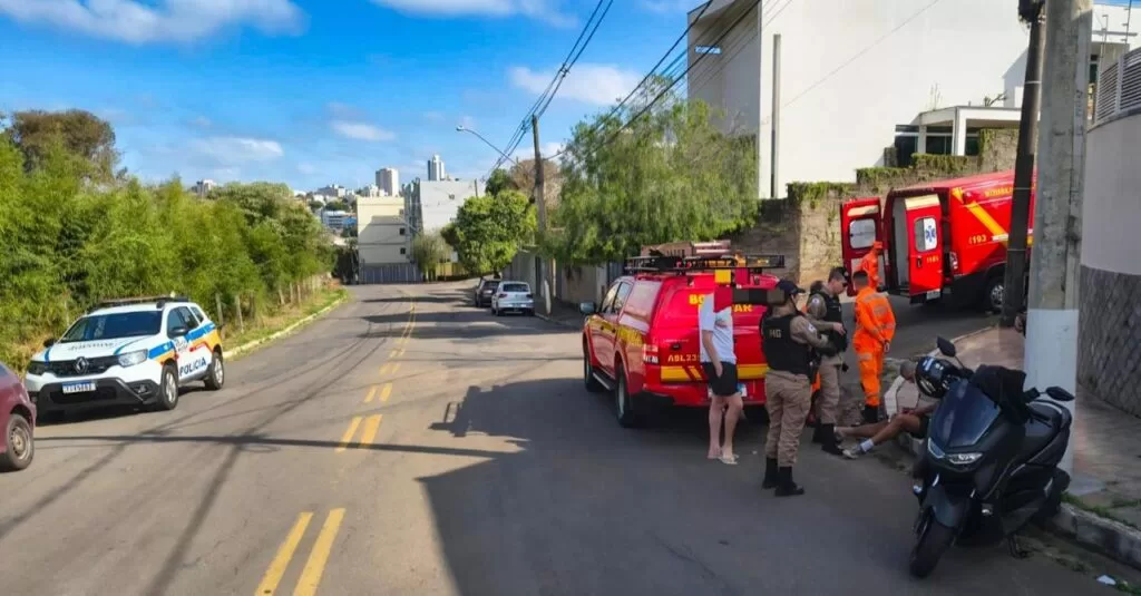 Duas colisões entre carros e motos deixam três feridos em Alfenas; motoristas saem dos locais