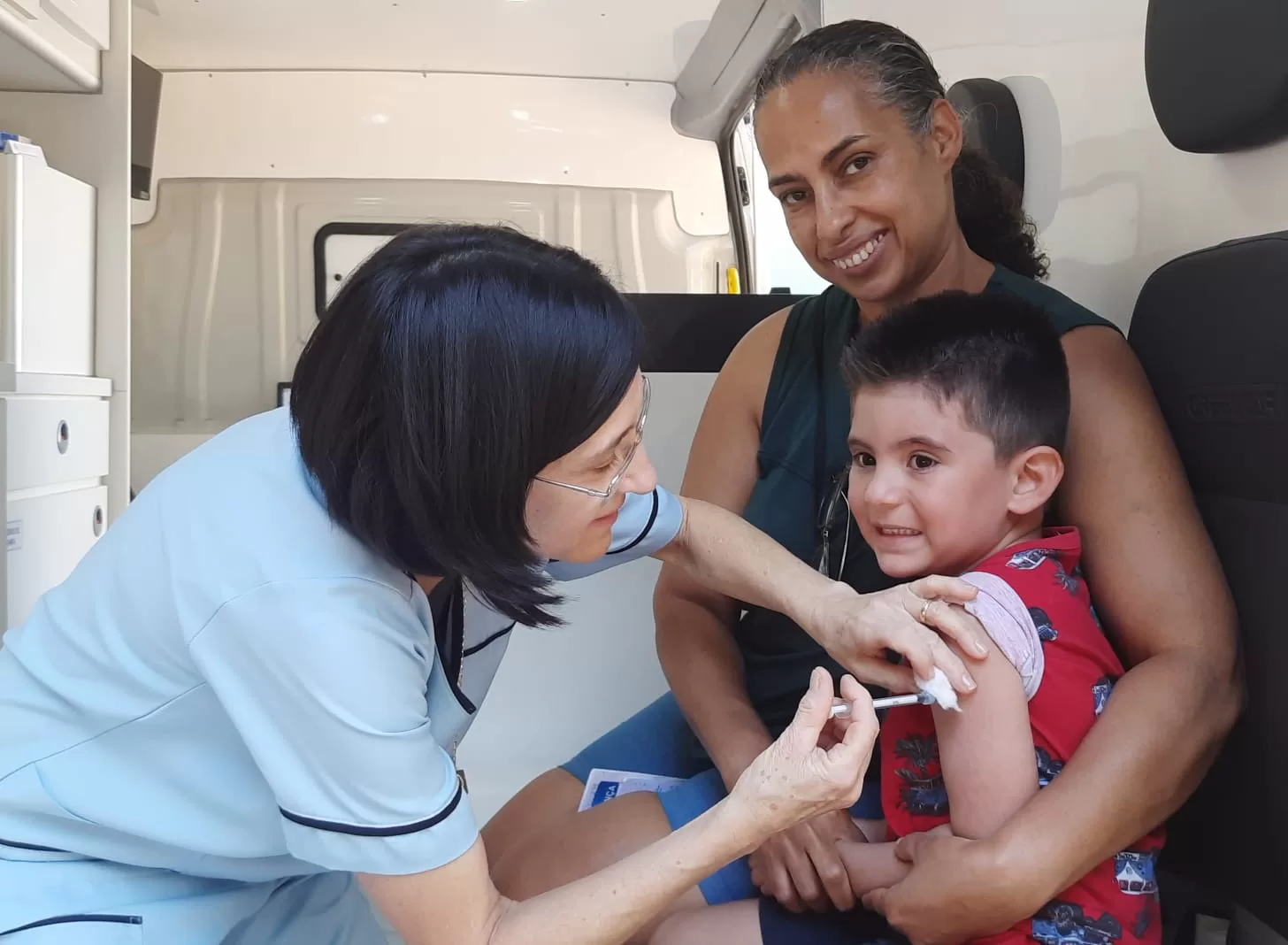 Alfenas promove Dia D de multivacinação para atualizar caderneta de crianças e adolescentes