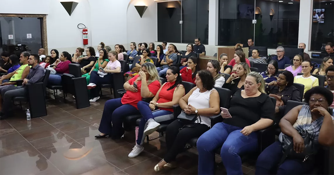 ADHs de Alfenas reivindicam inclusão na carreira do magistério após lei federal