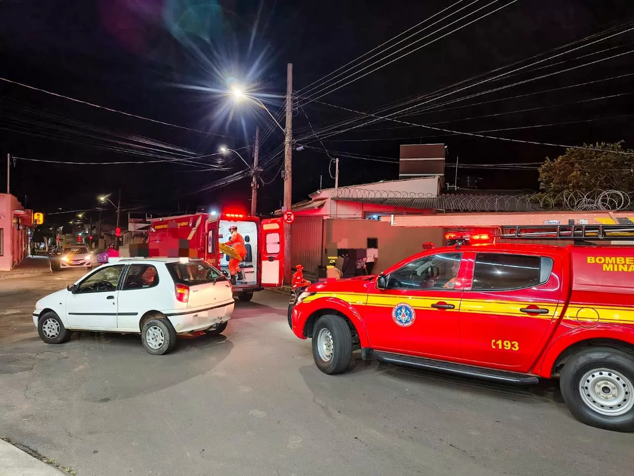 Motociclista fica ferido após colisão com carro no Jardim América, em Alfenas