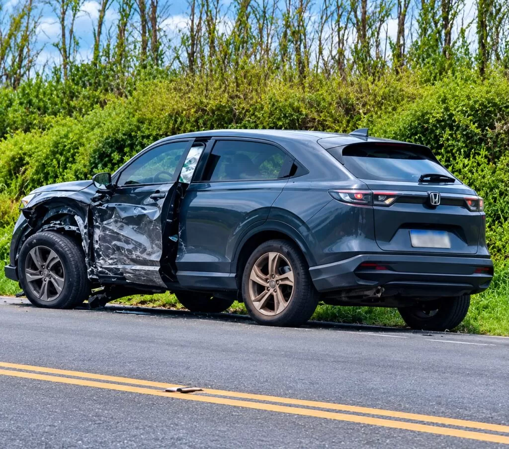 Colisão na MGC-491, em Alfenas, deixa passageira ferida e causa lentidão no trânsito