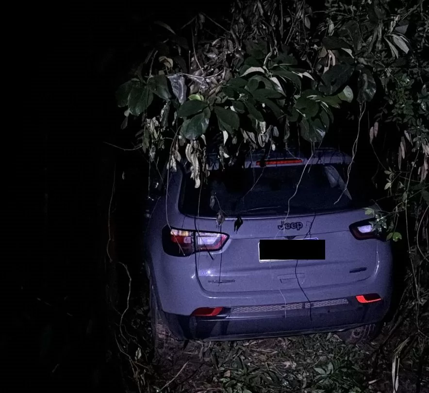 Polícia Militar recupera Jeep Compass roubado em área de mata entre Machado e Alfenas
