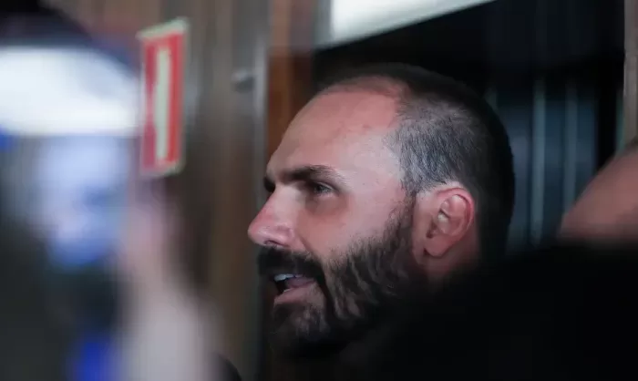 STF mantém condenação de Eduardo Bolsonaro por unanimidade no caso do tarifaço