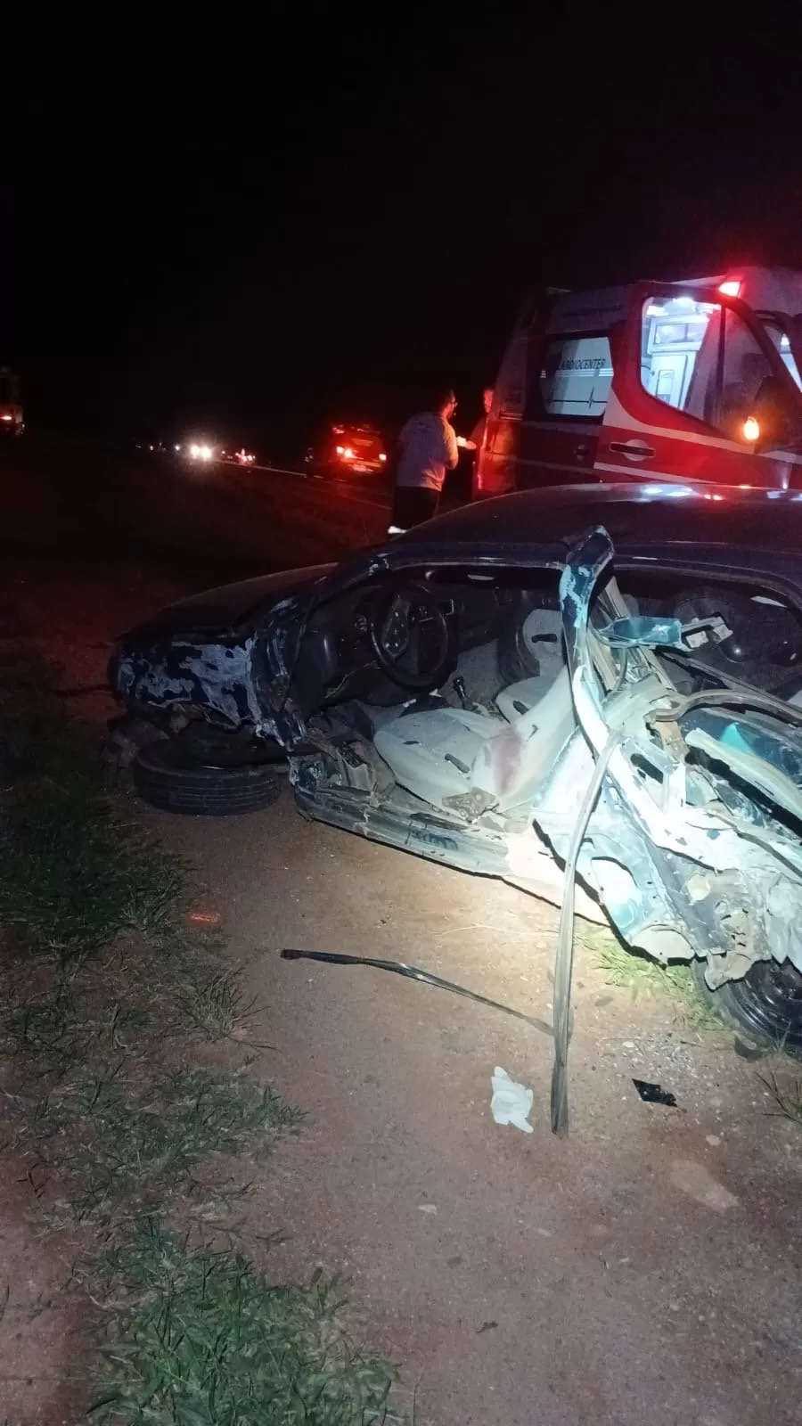 Colisão entre três carros deixa uma pessoa ferida na MGC-491, em Alfenas