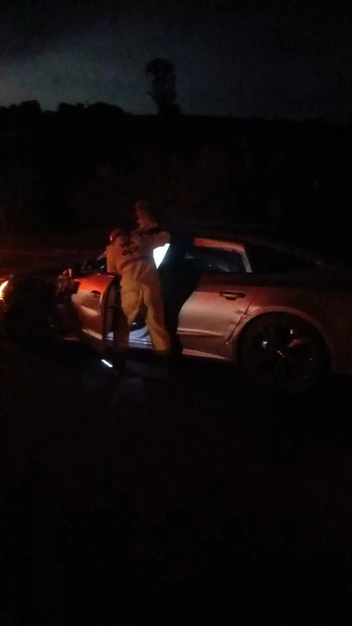 Colisão entre três carros deixa uma pessoa ferida na MGC-491, em Alfenas