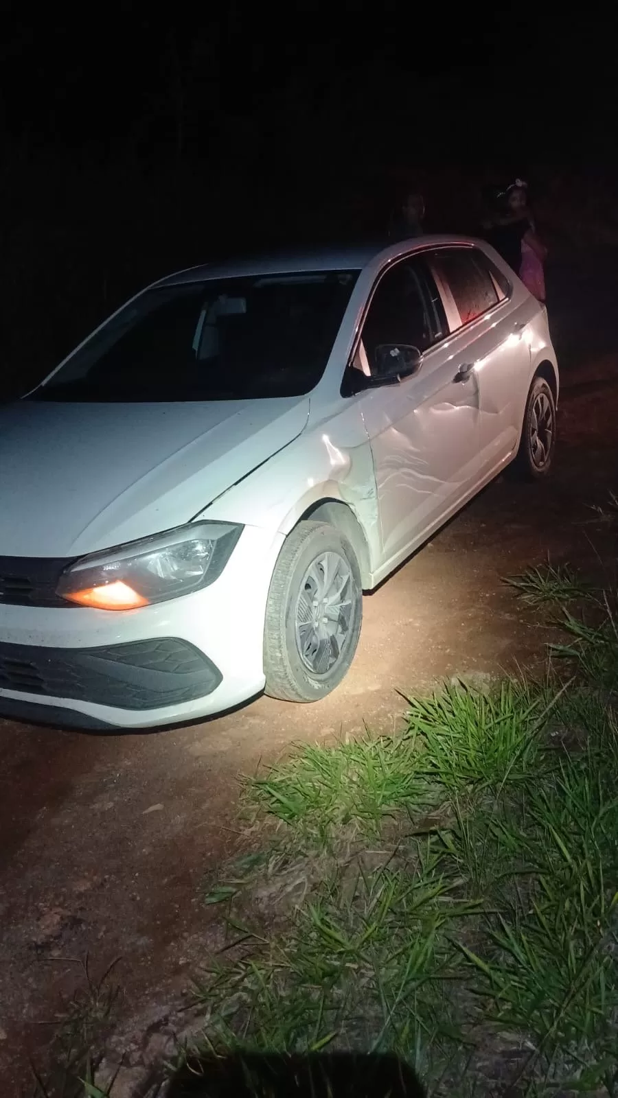 Colisão entre três carros deixa uma pessoa ferida na MGC-491, em Alfenas