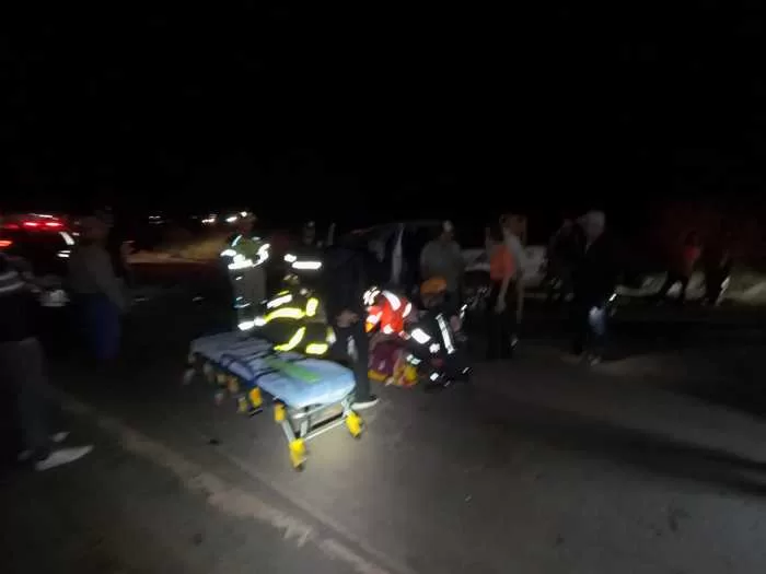 Batida frontal entre duas Hilux deixa cinco feridos na MGC-179, entre Alfenas e Machado